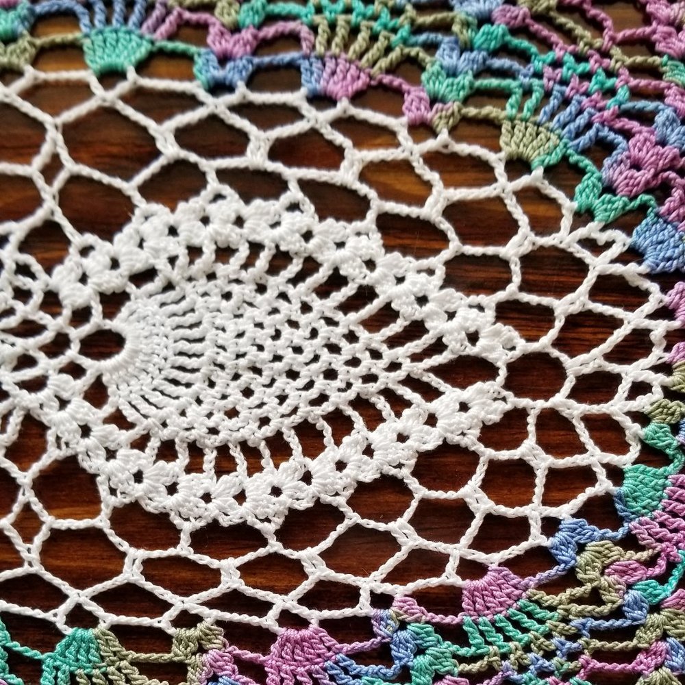 Vintage Style New Hand Crafted Pineapple Oval Doily, Multi-color, 25 1/2" x 15" - Picture 4 of 5